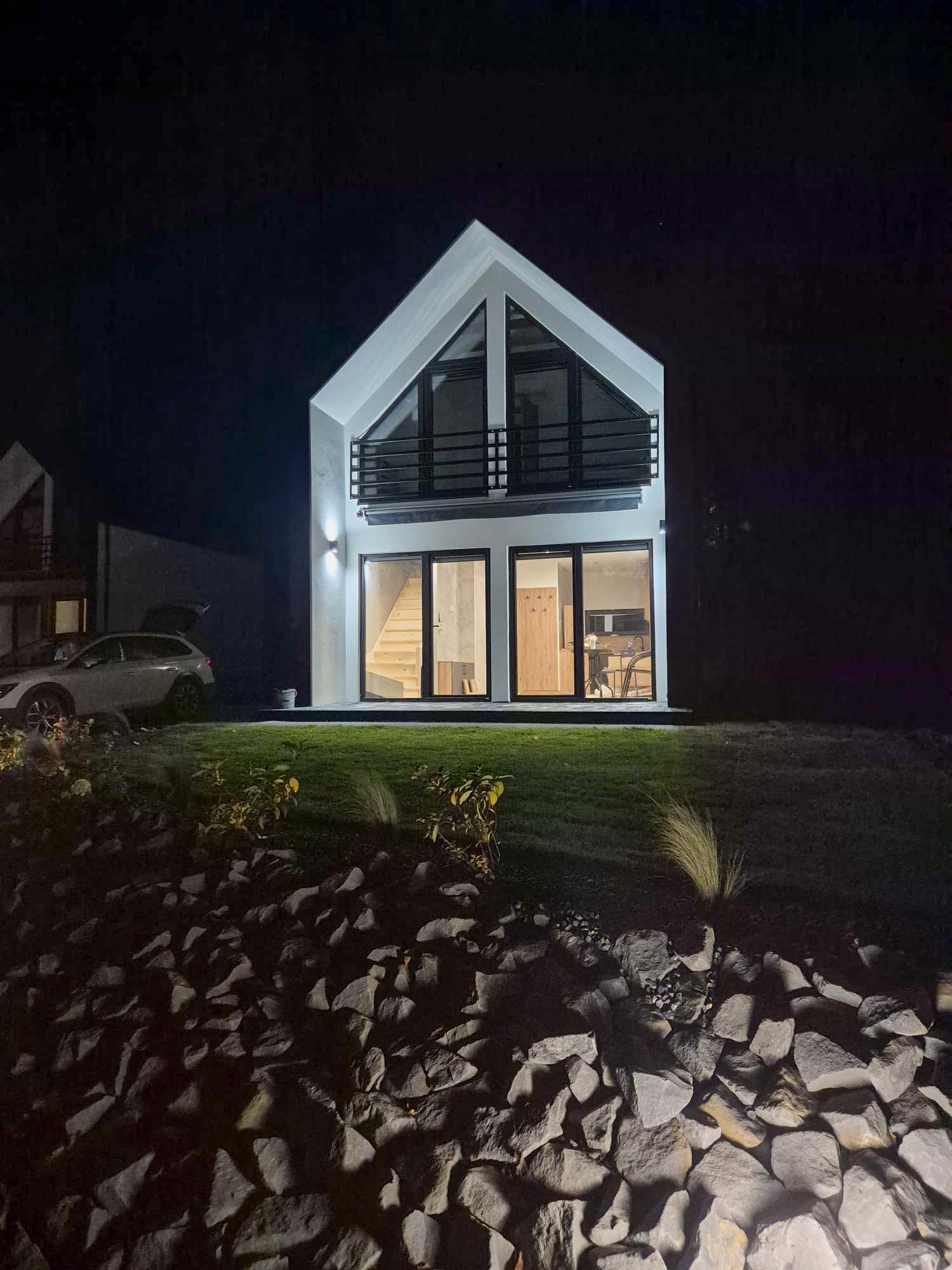 Domki Dobczyce wieczorem – nastrojowe oświetlenie